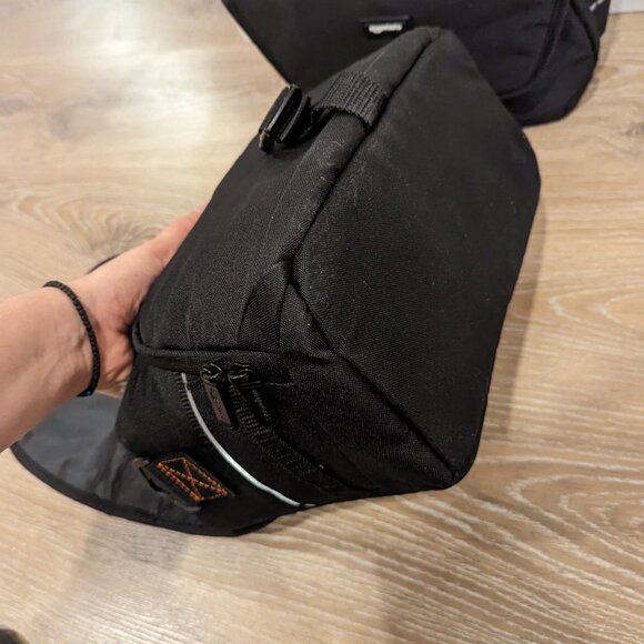 Two Amazon Basics Camera Bags - Picture 3 of 3